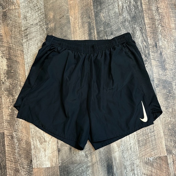 Nike Dri-Fit Black Athletic Shorts With Pockets. Size Medium. - Picture 1 of 7